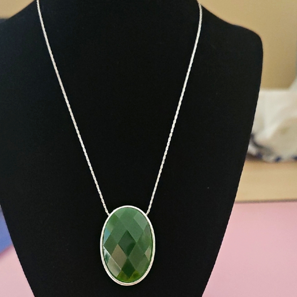 Trifari Dual-Sided GreenAmethyst Oval Pendant Necklace 18$